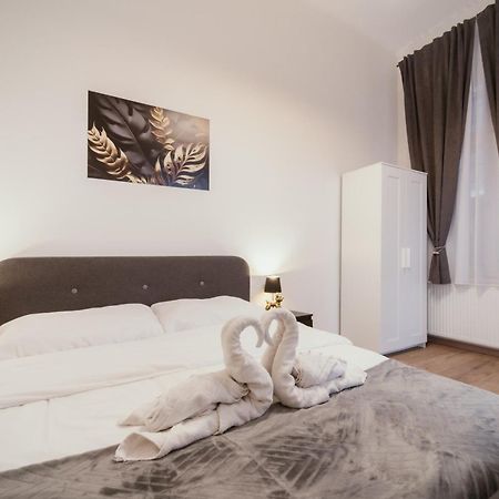 Modelia Apartment At Gellert Square Budapest Exterior foto